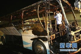 中考接送车与半挂车相撞，2死4伤，引发社会关注